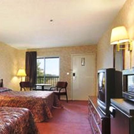 Super 8 By Wyndham Decatur Priceville Eksteriør bilde